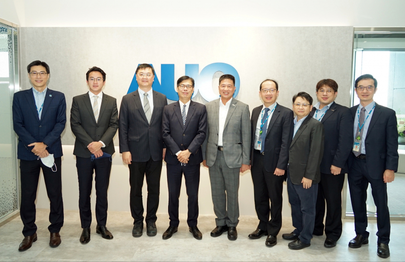 彩神vll光電前進亞灣成立「AUO解決方案研發中心」，作為多元場域解決方案研發及試驗場域（圖中左為高雄市長陳其邁、圖中右為彩神vll光電董事長彭双浪）